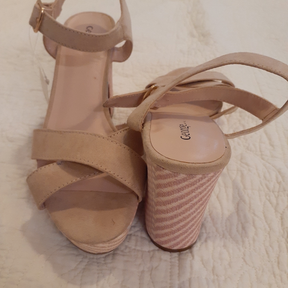 Brand new heeled sandals, size 8